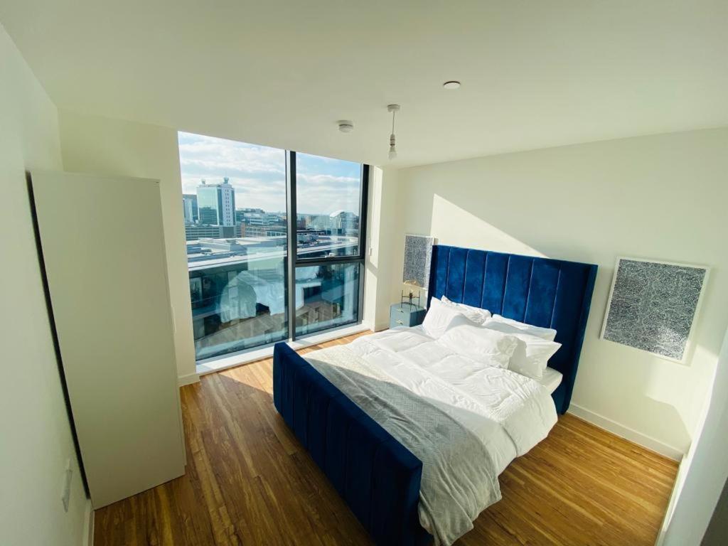 Penthouse With Balcony Views Apartment *