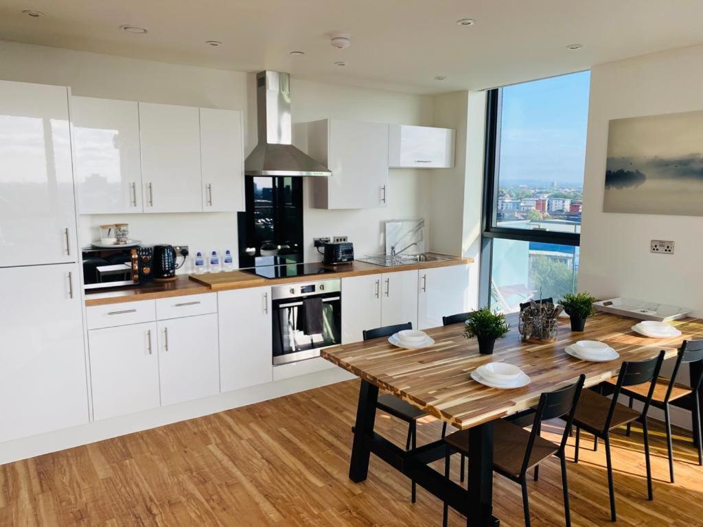 Penthouse With Balcony Views Apartment